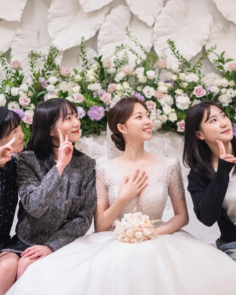 서울 아이폰스냅 — 신부대기실 친구들 포즈