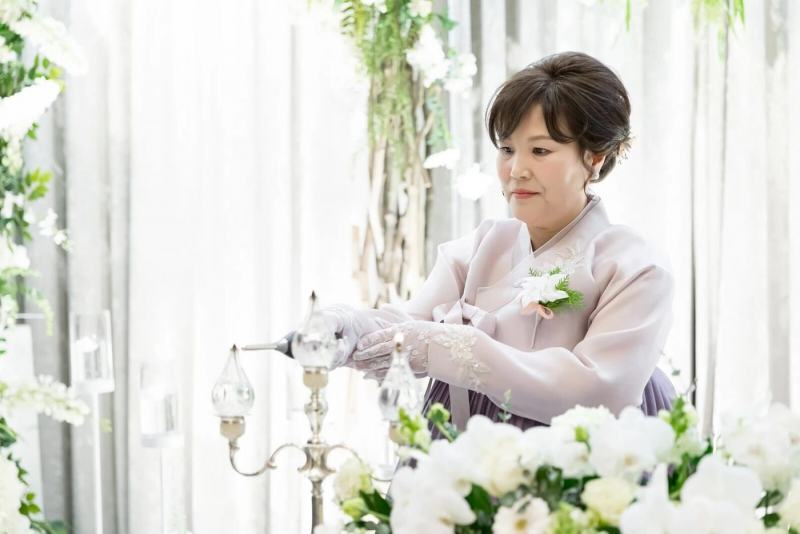 서울웨딩스냅 가격 — 화촉을 밝히는 어머니